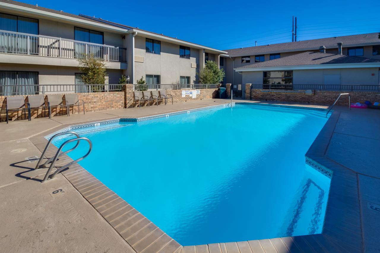 Ashmore Inn And Suites Lubbock Esterno foto