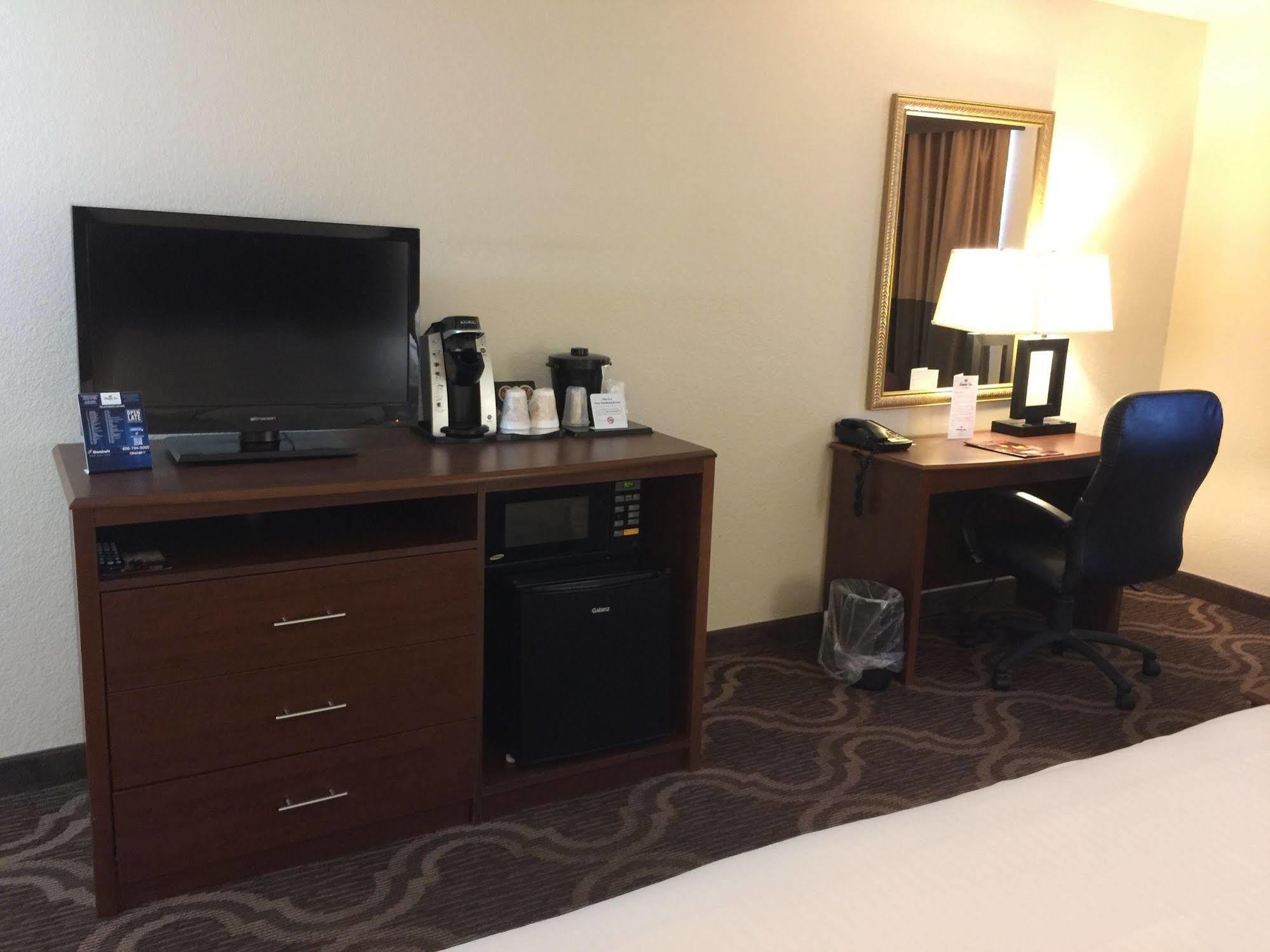 Ashmore Inn And Suites Lubbock Esterno foto